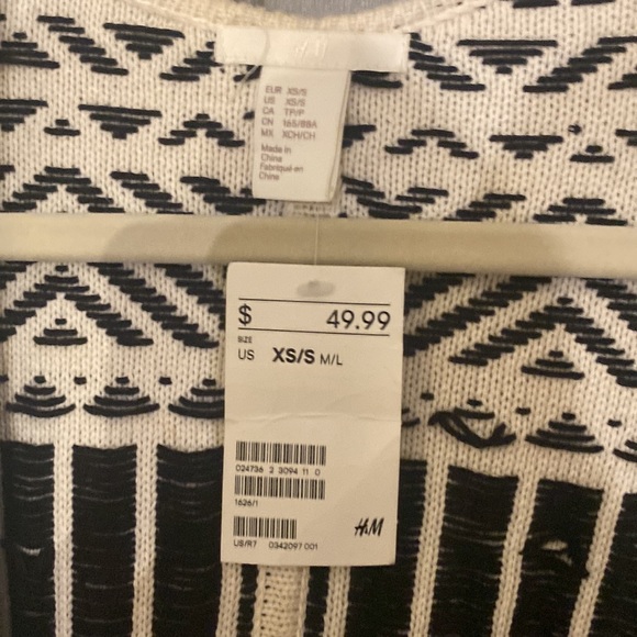 H&M NWT Patterned Short Sleeve Cardigan - Picture 3 of 3